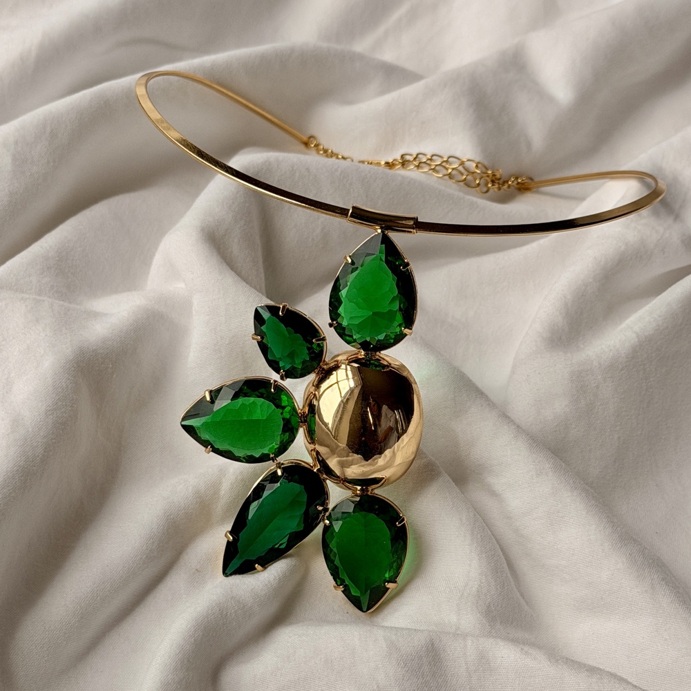 Oversized Flower Choker Necklace - Gold - Reconstituted Emerald and Colombian